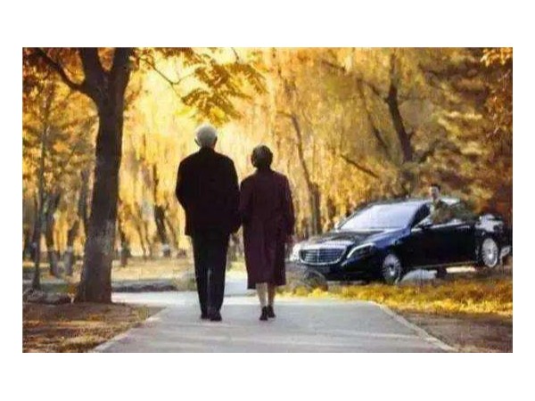為什么要給父母買一把指紋鎖？這兩個忘帶鑰匙的新聞就是答案